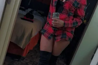 meeting in my bedroom or yours... - Image 2