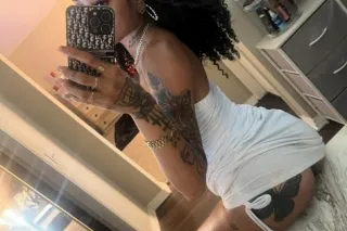 WET AND READY 😜//OUTCALL CAR C... - Image 1