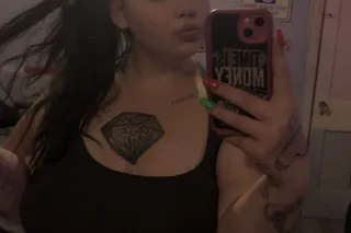 pretty thick white woman - 27 - Image 4