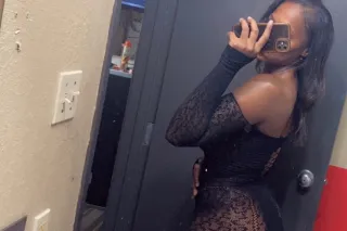 Ebony Goddess.. Discreet, Unru... - Image 1