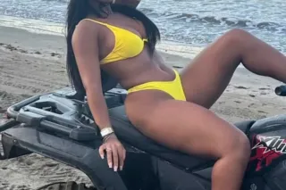 sexy, rich, brunette Latina 💋❤... - Image 2