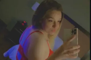 Brunette bombshell ready to fu... - Image 1