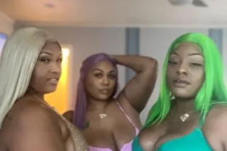 Bestie Booty Call📱💞 Double Dose Of Delight 💦📱👯♀🤙🏾Tap In For FaceTime + Custom Video Requests 😜💦📞🎦🔥 #TwoForOne #DigitalQueens 🎞🍿🎬 - Image 5