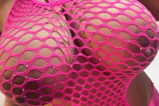 pretty,present, and all yours ... - Image 4