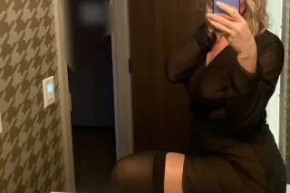 Tall 5'9 sexy blonde 46 M♥I♥L ... - Image 1