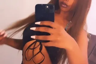 🥰💞New here 🥰💞Slim thicc 😘 , Ce... - Image 4