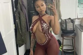 UPSCALE CALI GIRL IN TOWN ✨ - ... - Image 1