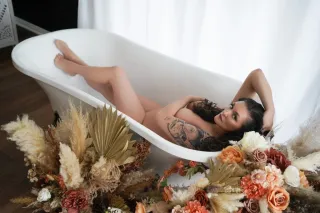 ...SmArT LipS, SofT CuRveS and... - Image 2