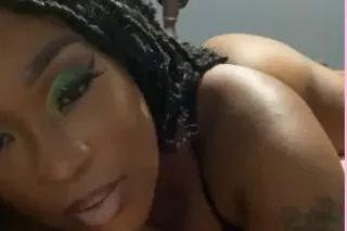 Clean tight wet pink pussy and I smell good 🍓🌊🫠 - Image 10