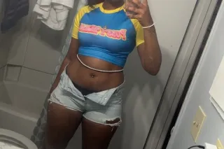 🫵🏽COME SUCK/NUT ON MY TOES 🤍re... - Image 1