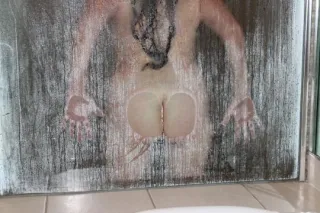 I Don't KISS and TELL - Image 4