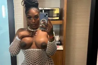 t foxie chocolate Ebony 🍑 t--s girl 💦💦 - Image 4