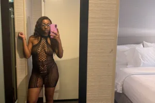 Petite Pretty Freak Doing Inca... - Image 3