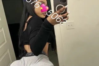 $100 5'9 Tall Thick Cute♥♥♥Out... - Image 1