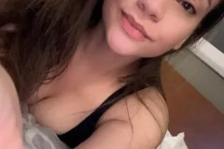 ✈✈ NEW GIRL IN TOWN - 23 - Image 1