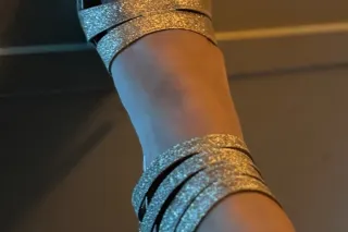 come fuck me on my hotel windo... - Image 3