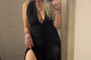 sexy lexi is ready to play wit... - Image 1