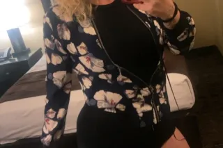 Pretty, Polished… and Behaved 😌 💋💕 - Image 5