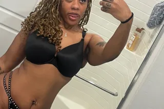 Hang with THE star ⭐ - Image 5