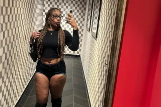 Hang with THE star ⭐ - Image 6