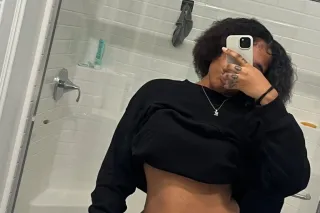 Hang with THE star ⭐ - 24 - Image 1