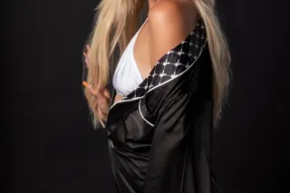 Slim Irish ☘ blonde 😘 tight li... - Image 3