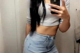 your favorite lightskin - 21 - Image 4