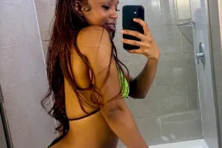 Wet Wednesday💦🫦 - Image 9