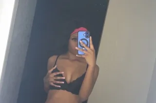 slim petite freak 👅💦 incall sp... - Image 1