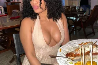 baddie with a perfect body - Image 4