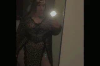 🤫💋New Booty Pretty Hot and Thi... - Image 1