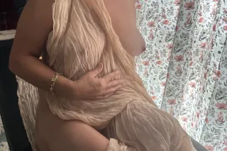 Relax with mature beautiful La... - Image 3