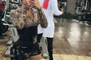 Bad girl trying to have some fun come tease me - Image 6