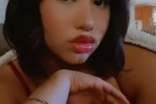 20 yr old latina selling pics ... - Image 1