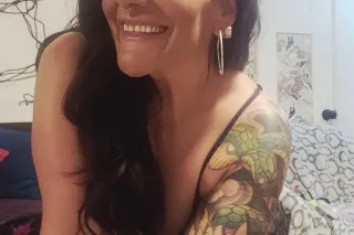 PAWG MILF BIG BOOTY CAM MODEL AVAILABLE NOW! - Image 6