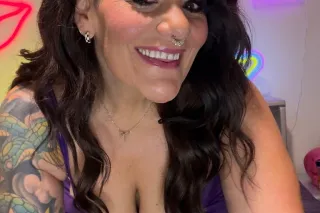 PAWG MILF BIG BOOTY CAM MODEL ... - Image 1