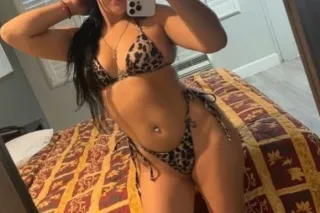 🥰l'm available 🥰 - 22 - Image 1