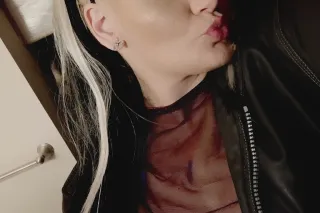 Freaky Fun Holly Frost Hosting bigbooty white girl - Image 9