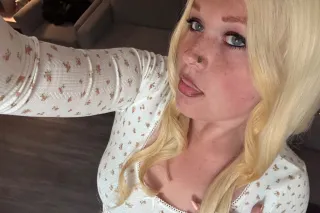 Young Hot & Tempting I CAN BRI... - Image 1