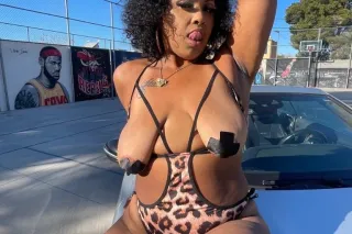 ✨ Chicago Sweet Escape ✨ - 26 - Image 3