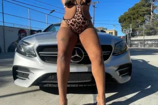 ✨ Chicago Sweet Escape ✨ - Image 6