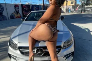 ✨ Chicago Sweet Escape ✨ - 26 - Image 1