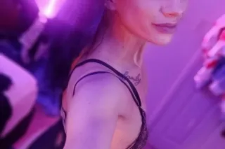 Sexy sweet skinny and here to ... - Image 1