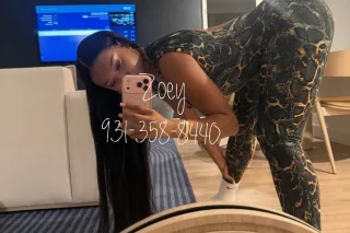 Upscale beauty with a hourglas... - Image 1