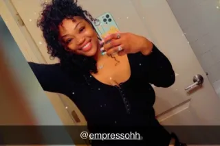 Custom VIDS 🎥 available....sub... - Image 2