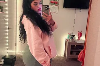 Here for a Short time😏 - 22 - Image 1