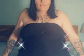 💦 WHOEVER CAN MAKE ME "SQUIRT"... - Image 1