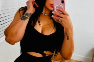 beautiful hot Cuban girl - Image 4