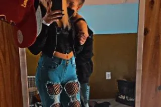 i'm available at all time just... - Image 1