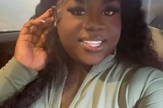 EXOTIC TRANS WITH AMAZING PUSSY - Image 4